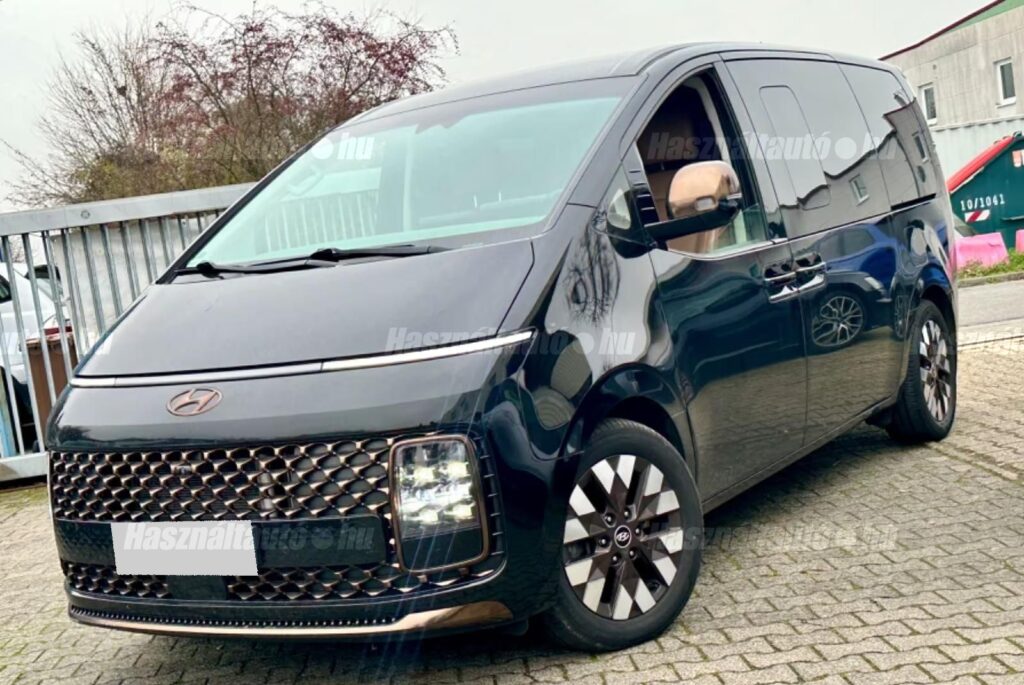 HYUNDAI STARIA