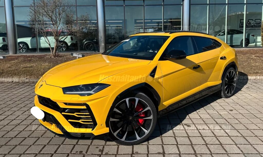 LAMBORGHINI URUS