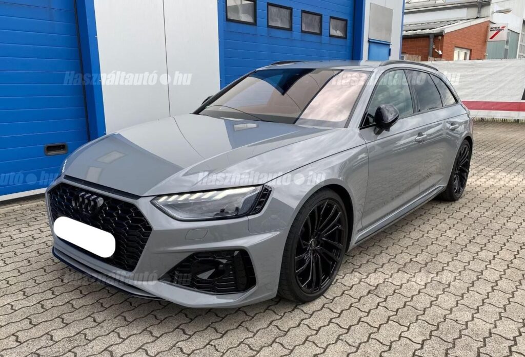 AUDI RS4