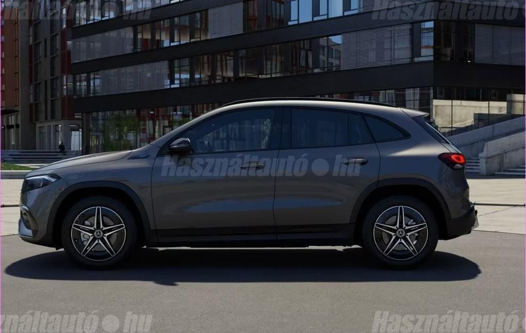 MERCEDES-BENZ EQA