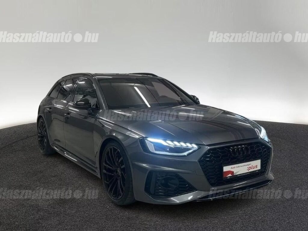 AUDI RS4