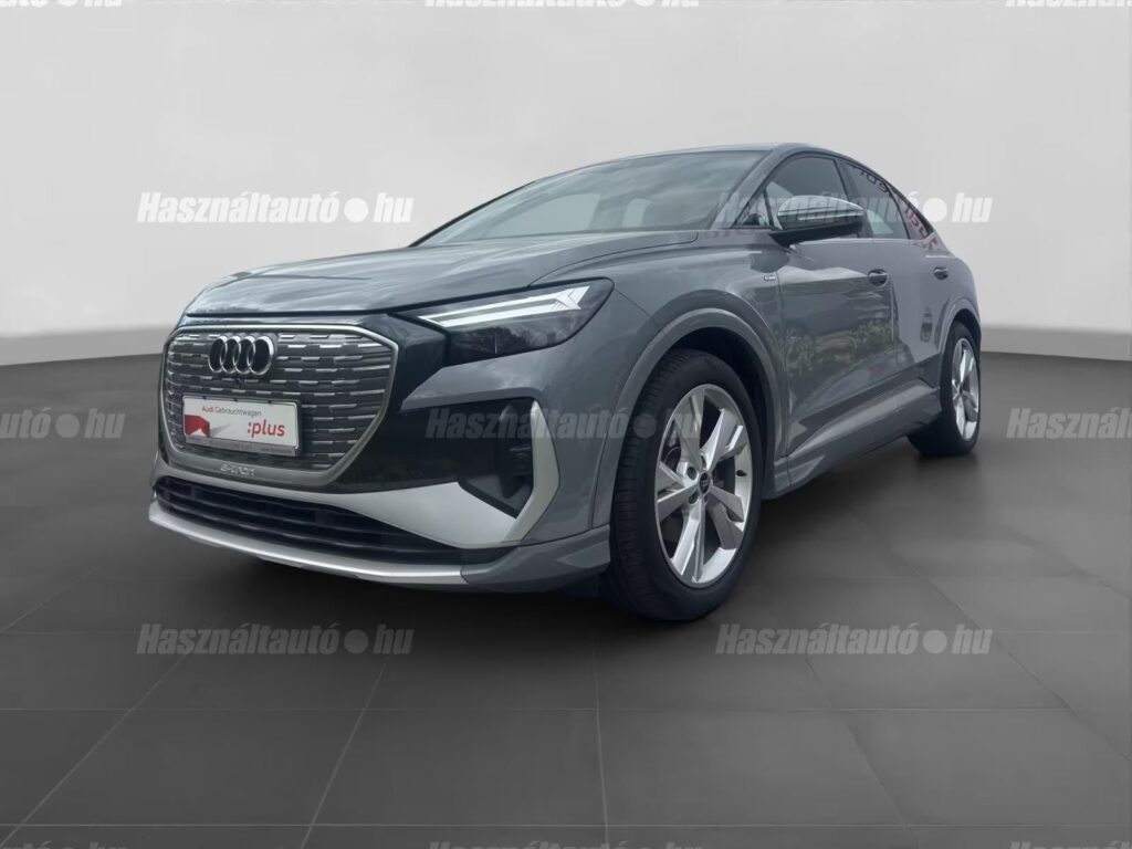 AUDI Q4