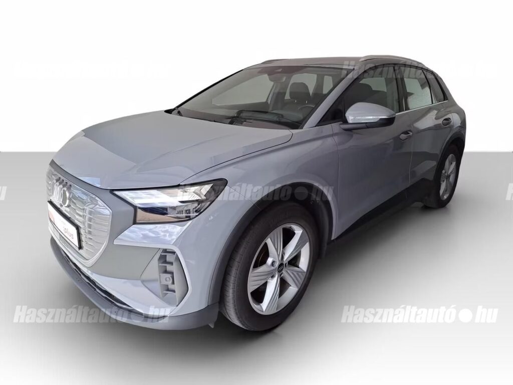 AUDI Q4