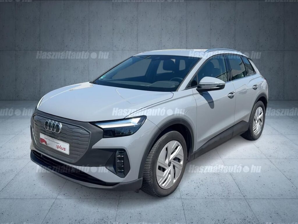 AUDI Q4