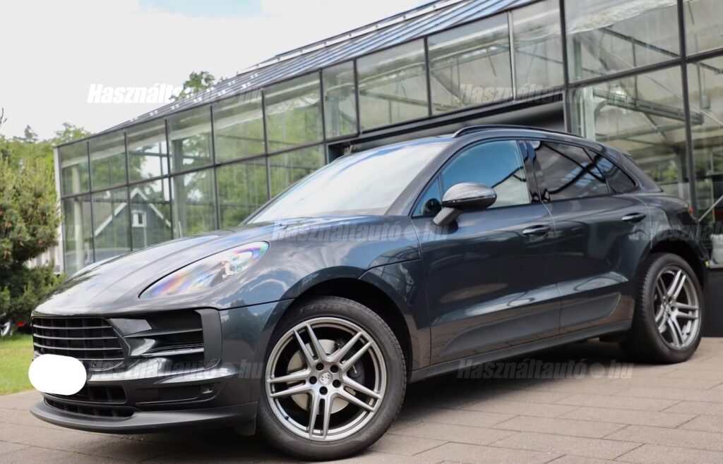 PORSCHE MACAN