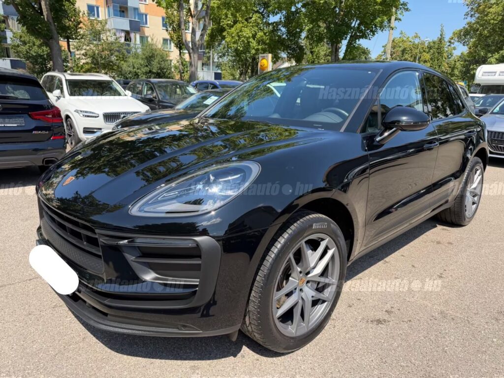 PORSCHE MACAN