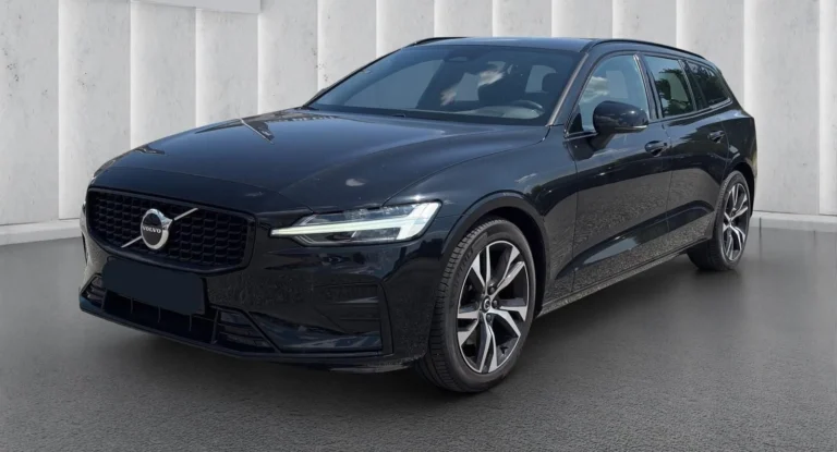 Használt Volvo V60 (2022, fekete)