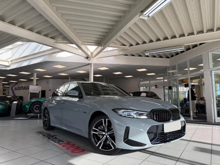 Használt BMW 320 (2024, szürke)