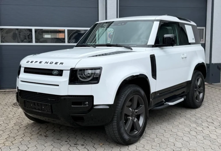 Használt Land Rover Defender (2021, fehér)