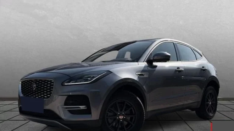 Használt Jaguar E-Pace (2021, szürke)