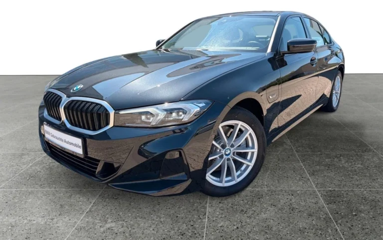 Használt BMW 330 (2023, fekete)