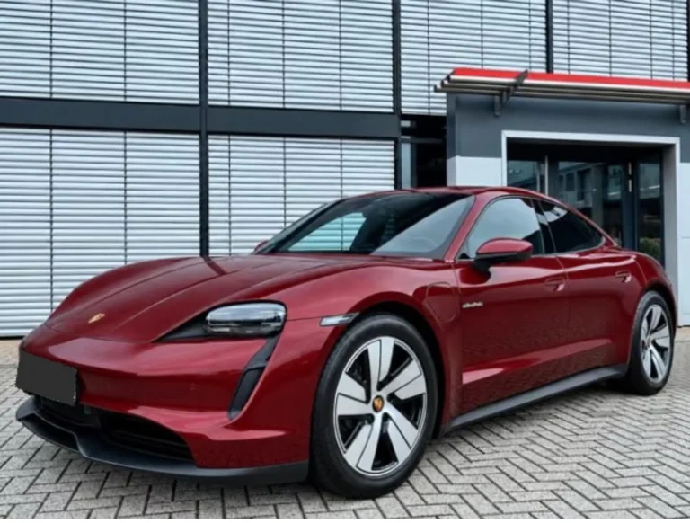 Használt Porsche Taycan (2021, piros)