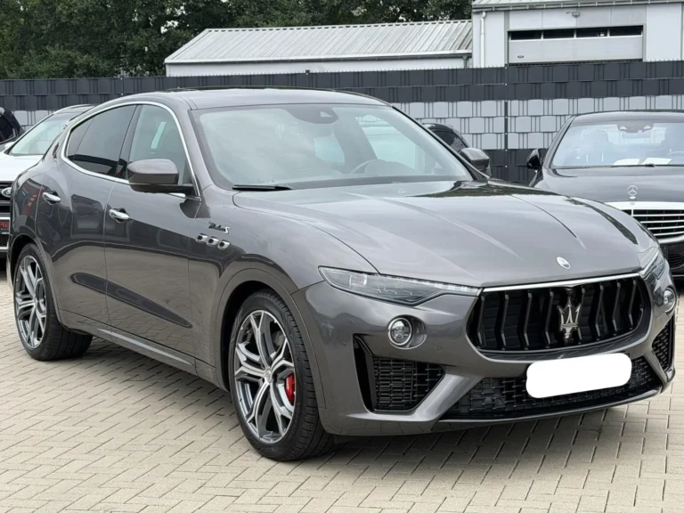 Használt Maserati Levante (2022, szürke)