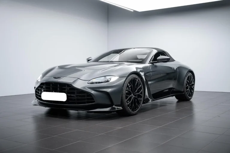 Használt Aston Martin Vantage (2023, szürke)