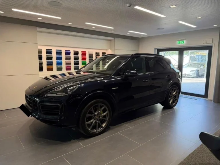 Használt Porsche Cayenne (2023, kék)