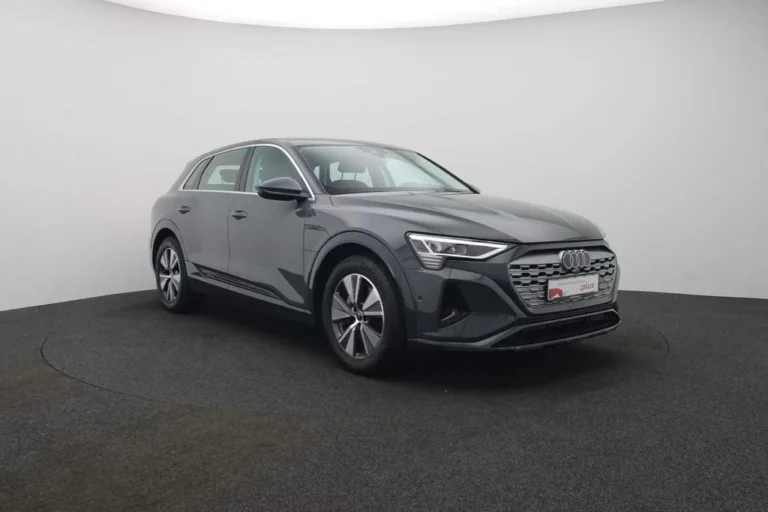 Használt Audi Q8 (2023, szürke)