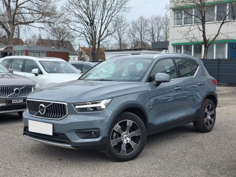 Használt Volvo XC40 (2022, szürke)