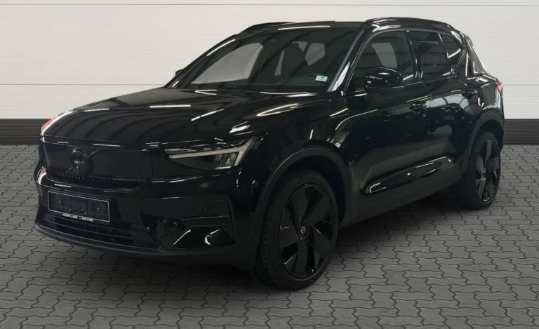 Használt Volvo EX40 (2025, fekete)