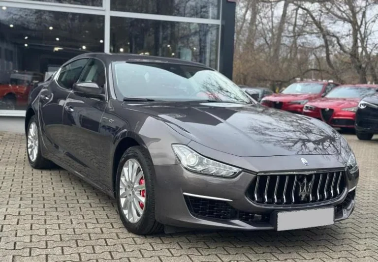 Használt Maserati Ghibli (2022, szürke)