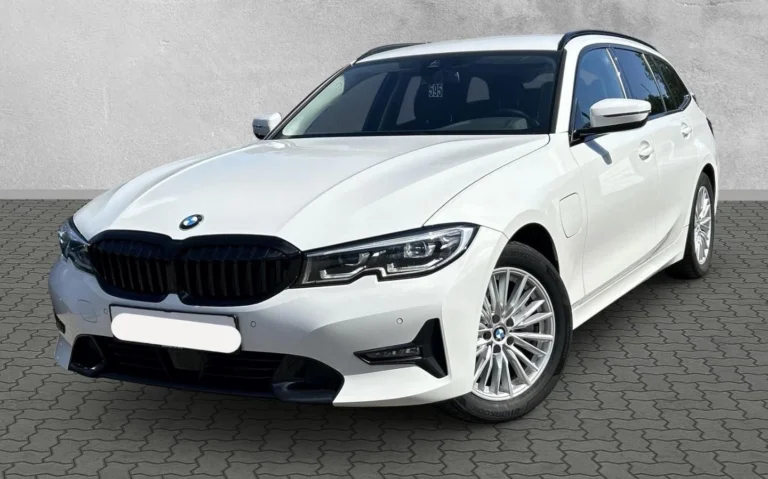 Használt BMW 330 (2021, fehér)
