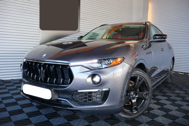Használt Maserati Levante (2022, szürke)