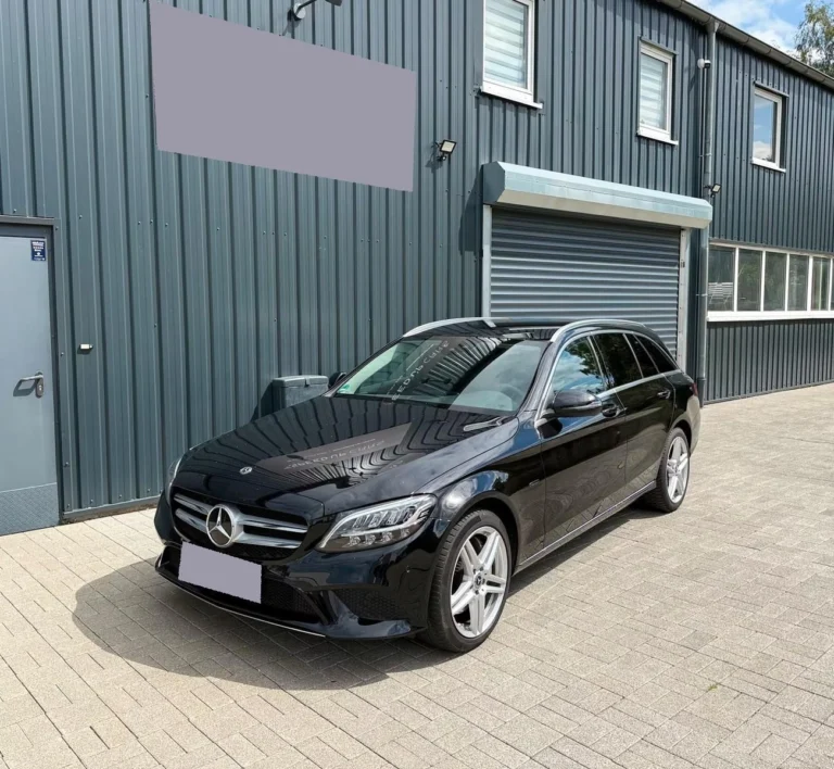 Használt Mercedes-Benz C 300 (2021, fekete)