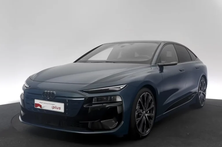 Használt Audi S6 (2025, kék)