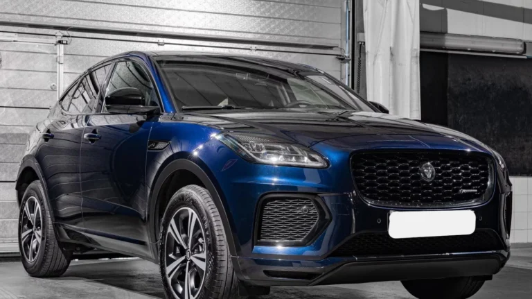 Használt Jaguar E-Pace (2023, kék)