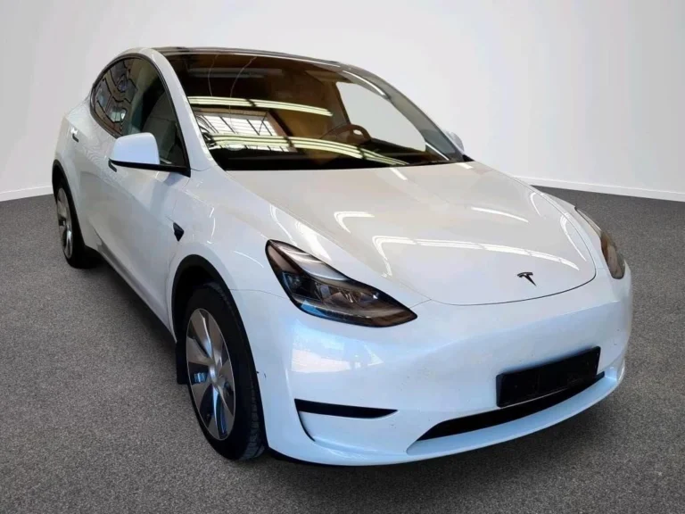Használt Tesla Model Y (2023, fehér)