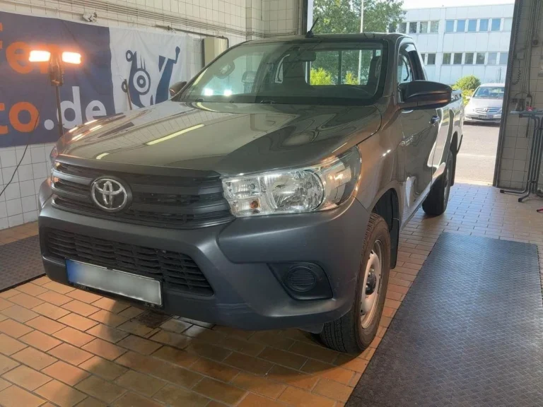 Használt Toyota Hilux (2022, zöld)
