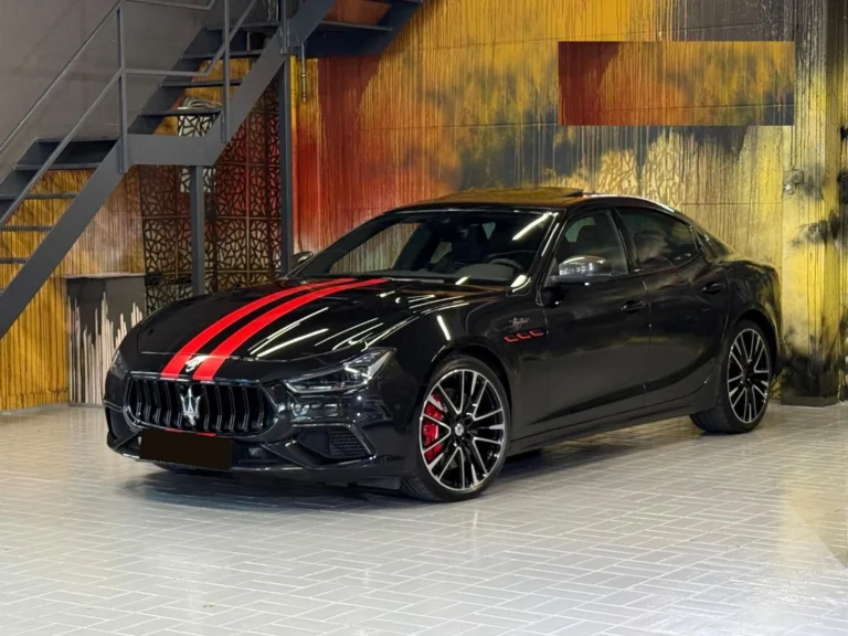 Használt Maserati Ghibli (2023, fekete)