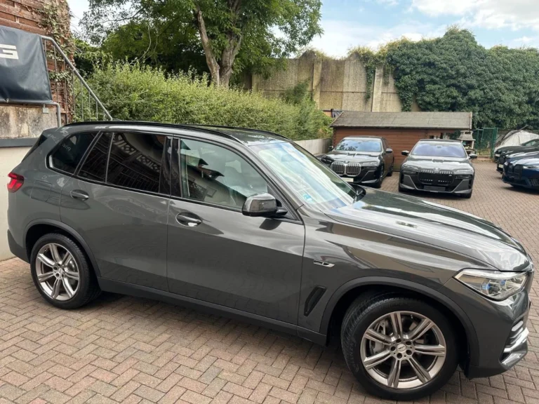 Használt BMW X5 (2023, szürke)