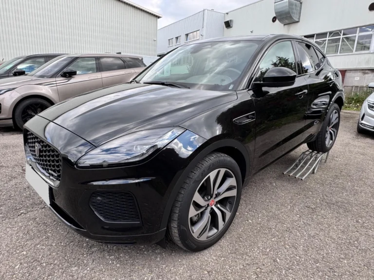 Használt Jaguar E-Pace (2022, fekete)