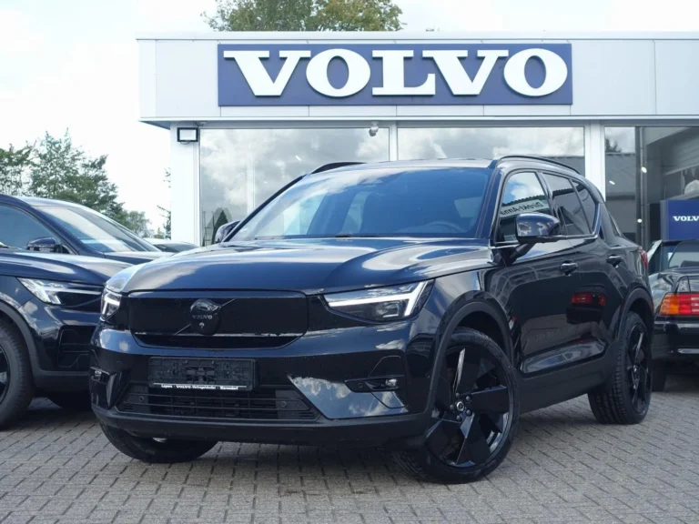 Használt Volvo EX40 (2025, fekete)