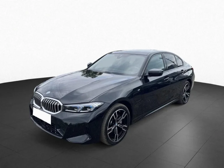Használt BMW 330 (2025, fekete)