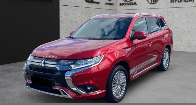 Használt Mitsubishi Outlander (2021, piros)