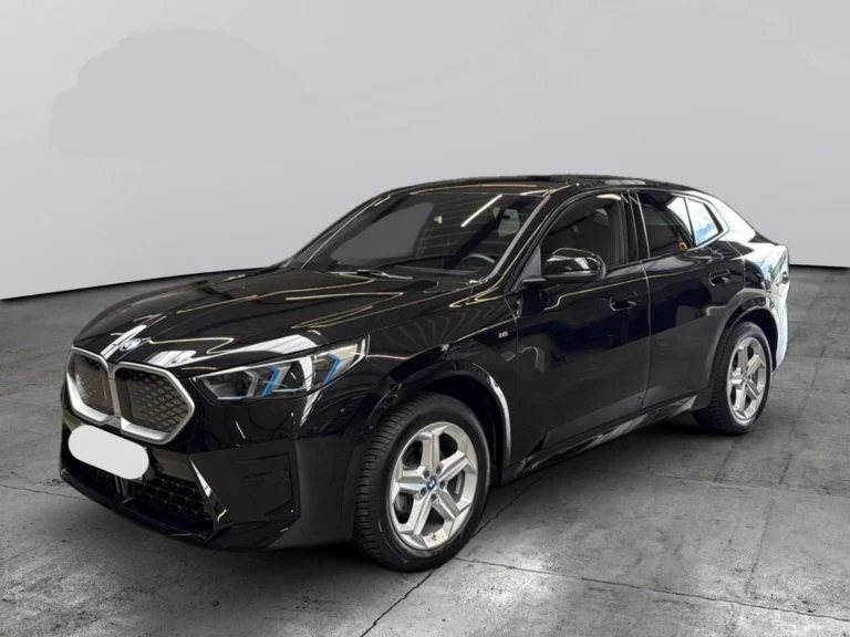 Használt BMW iX2 (2025, fekete)