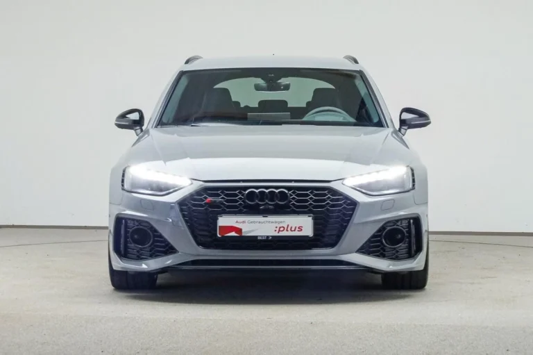 Használt Audi RS4 (2023, szürke)