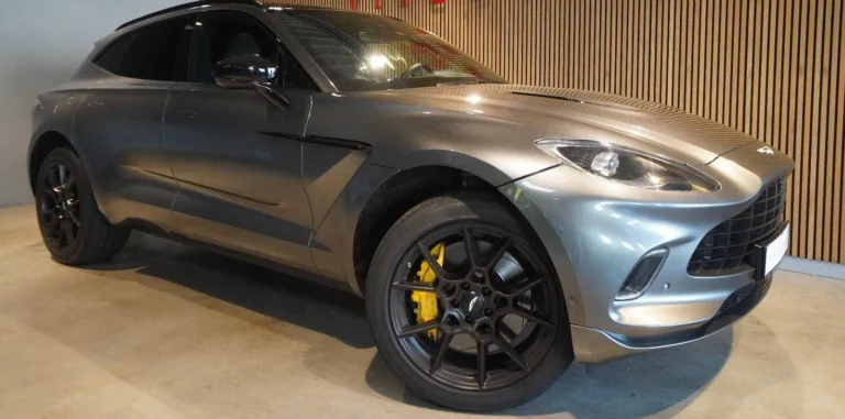 Használt Aston Martin DBX (2024, szürke)