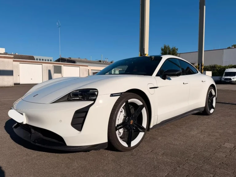 Használt Porsche Taycan (2021, fehér)