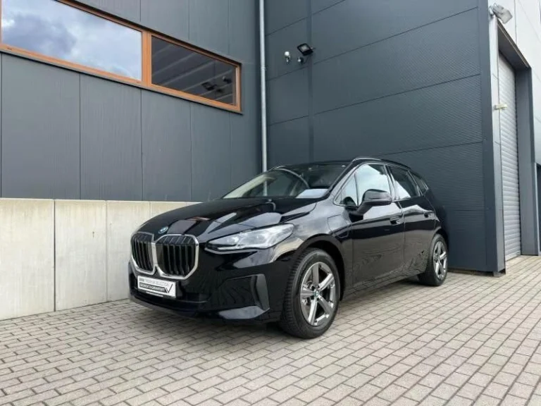 Használt BMW 230 (2025, fekete)