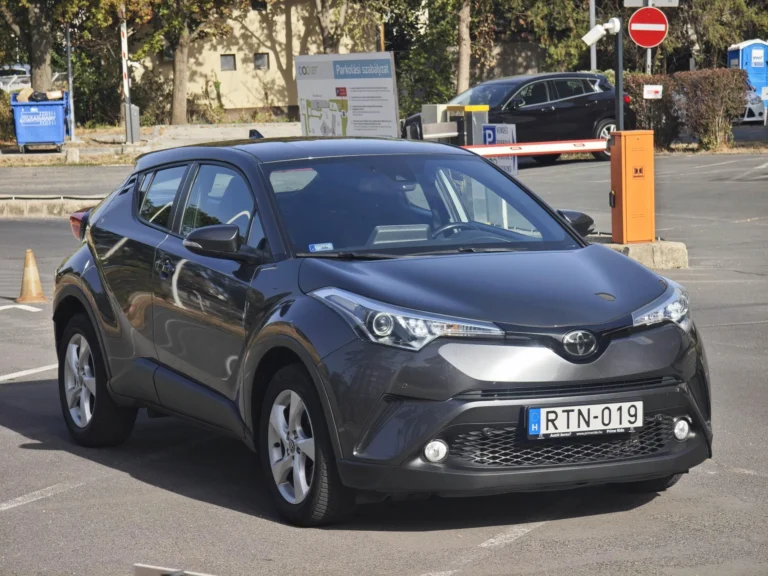 Használt Toyota C-HR (2019, szürke)