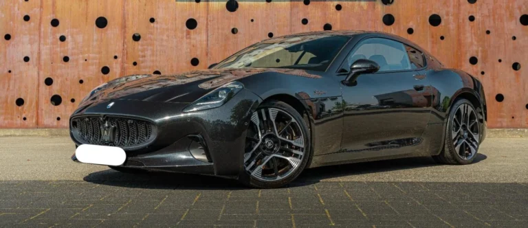 Használt Maserati Granturismo (2025, szürke)