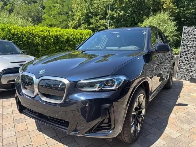 Használt BMW iX3 (2022, fekete)