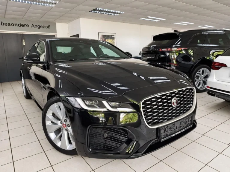 Használt Jaguar XF (2022, fekete)