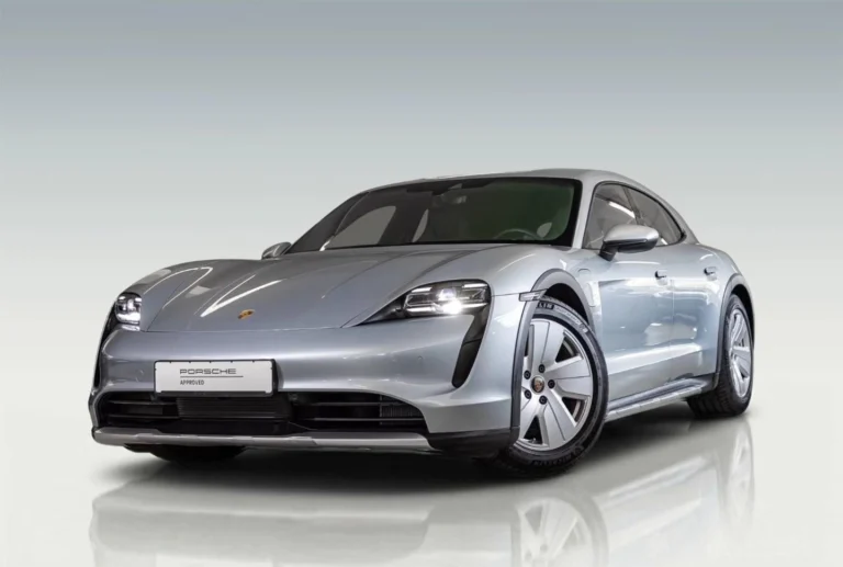 Használt Porsche Taycan (2021, ezüst)