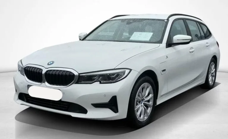 Használt BMW 330 (2022, fehér)