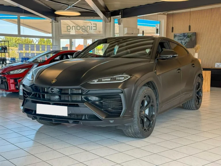 Használt Lamborghini Urus (2025, fekete)