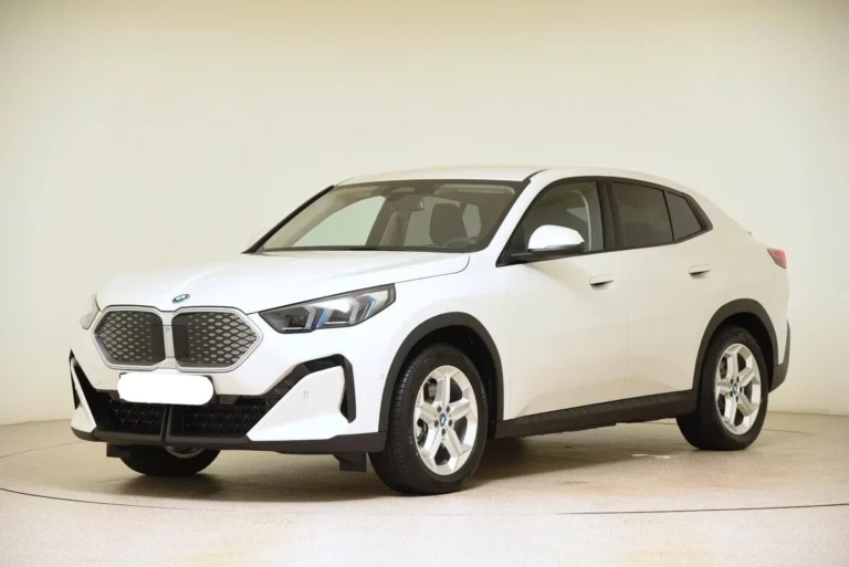 Használt BMW iX2 (2025, fehér)
