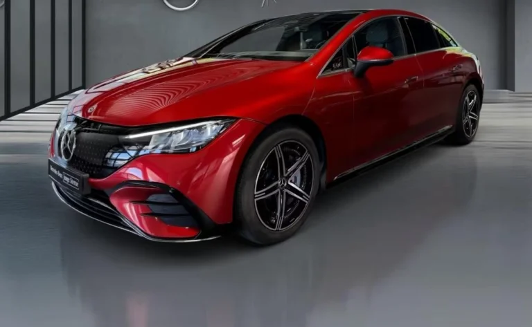 Használt Mercedes-Benz EQE (2022, piros)